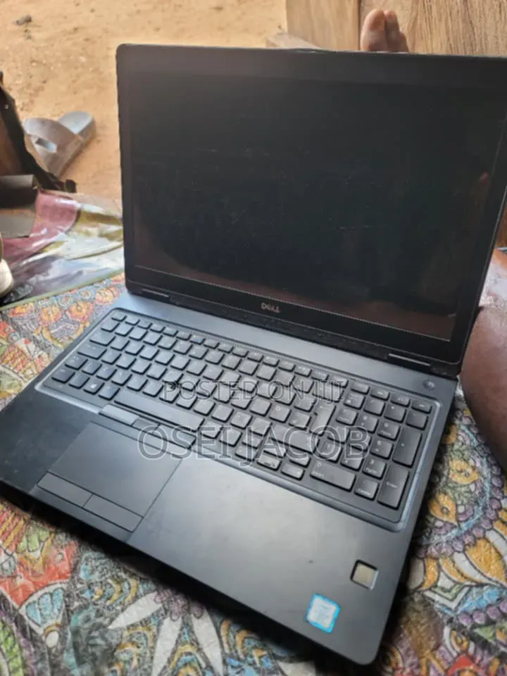 Laptop Dell Latitude 7400 8GB Intel Core i5 HDD 500GB