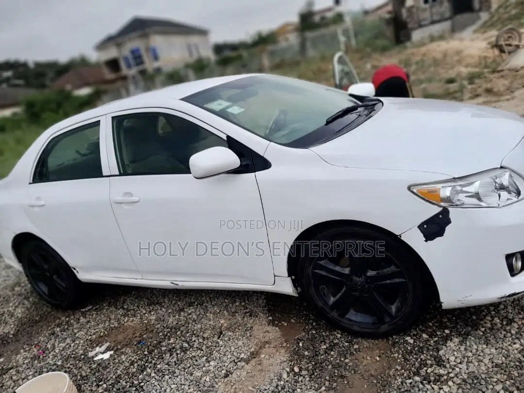 Toyota Corolla LE 4dr Sedan (1.8L 4cyl 4A) 2010 White