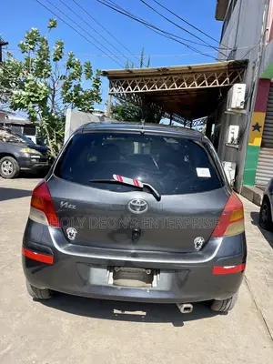 Toyota Vitz 1.3 AWD 5dr 2010 Gray