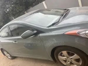 Hyundai Elantra 2012