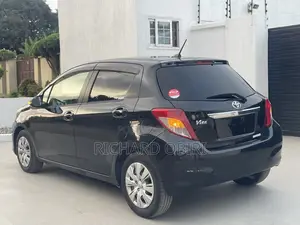 Toyota Vitz 1.3 AWD 5dr 2013 Black