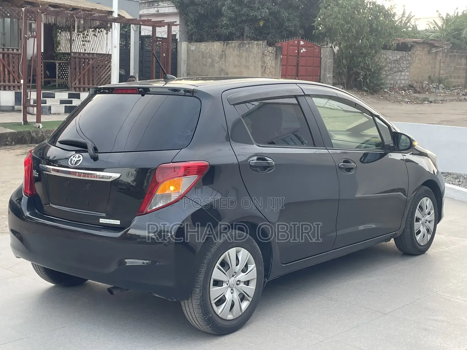 Toyota Vitz 1.3 AWD 5dr 2013 Black
