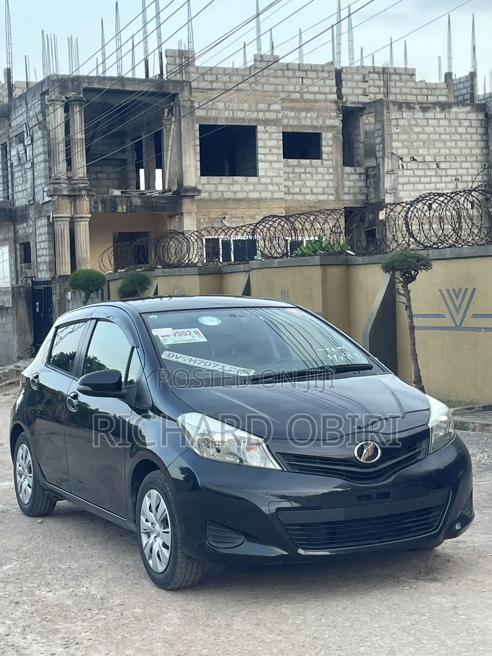 Toyota Vitz 1.3 AWD 5dr 2013 Black