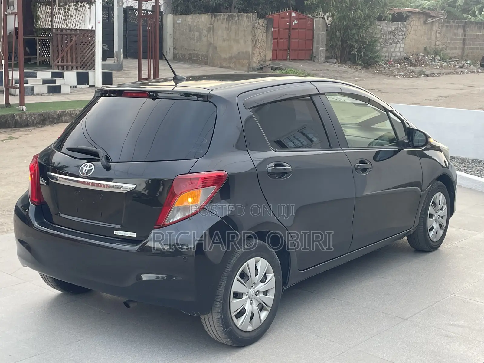 Toyota Vitz 1.3 AWD 5dr 2013 Black