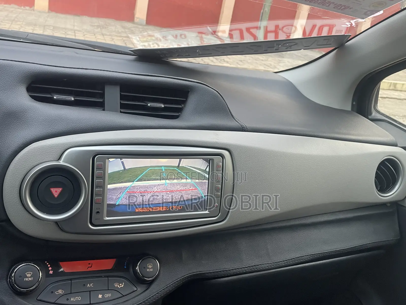 Toyota Vitz 1.3 AWD 5dr 2013 Black