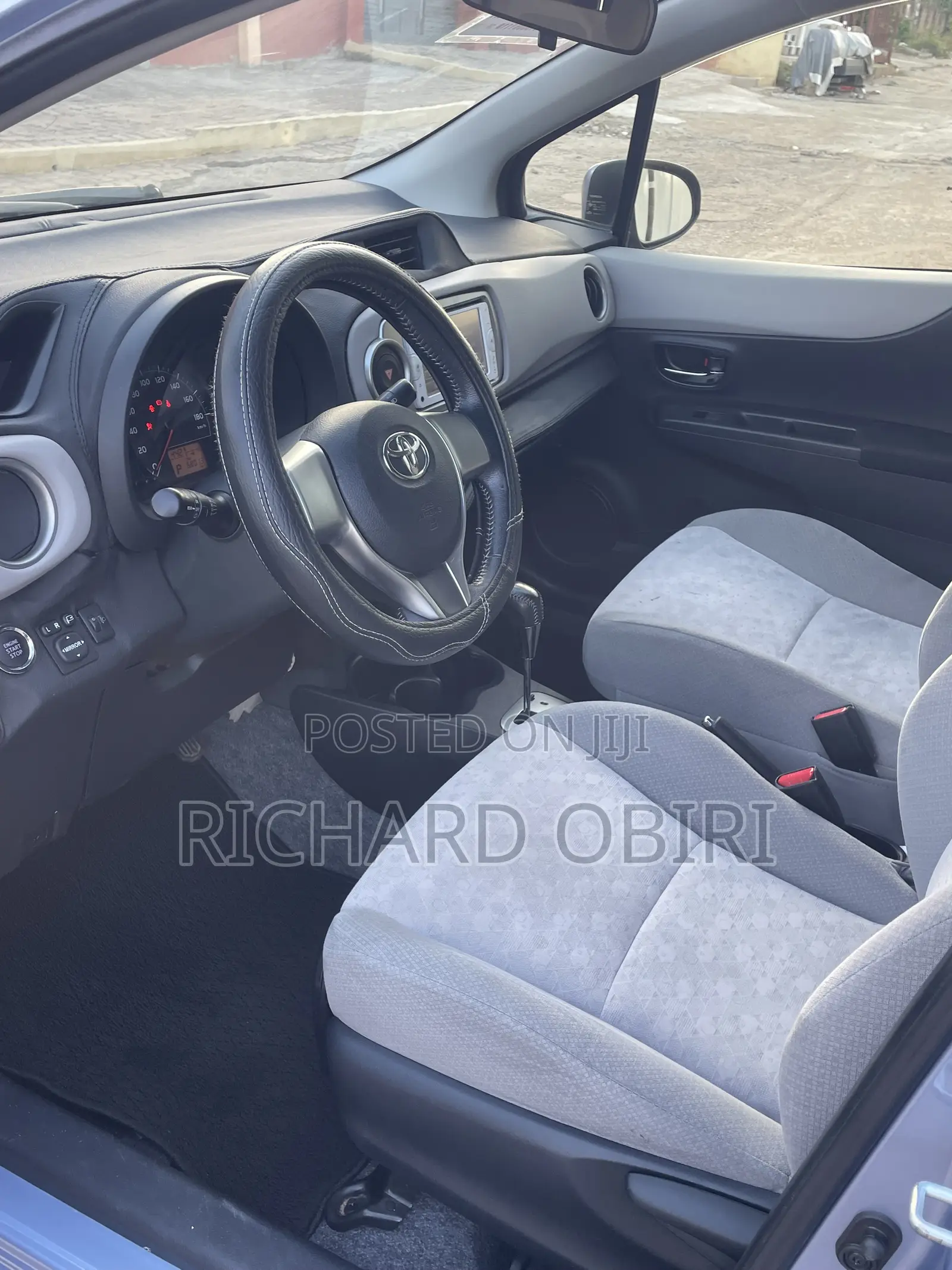 Toyota Vitz 1.3 AWD 5dr 2013 Black