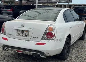 Nissan Altima 2.5 S Sedan 2011 White