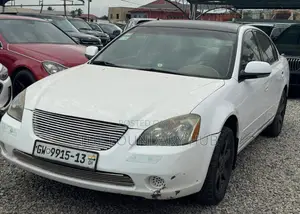 Nissan Altima 2.5 S Sedan 2011 White