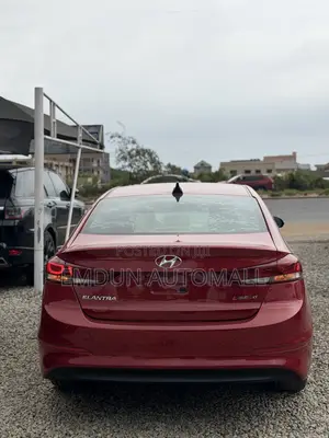Hyundai Elantra Limited Sedan FWD (2.0L 4cyl 6A) 2017 Red