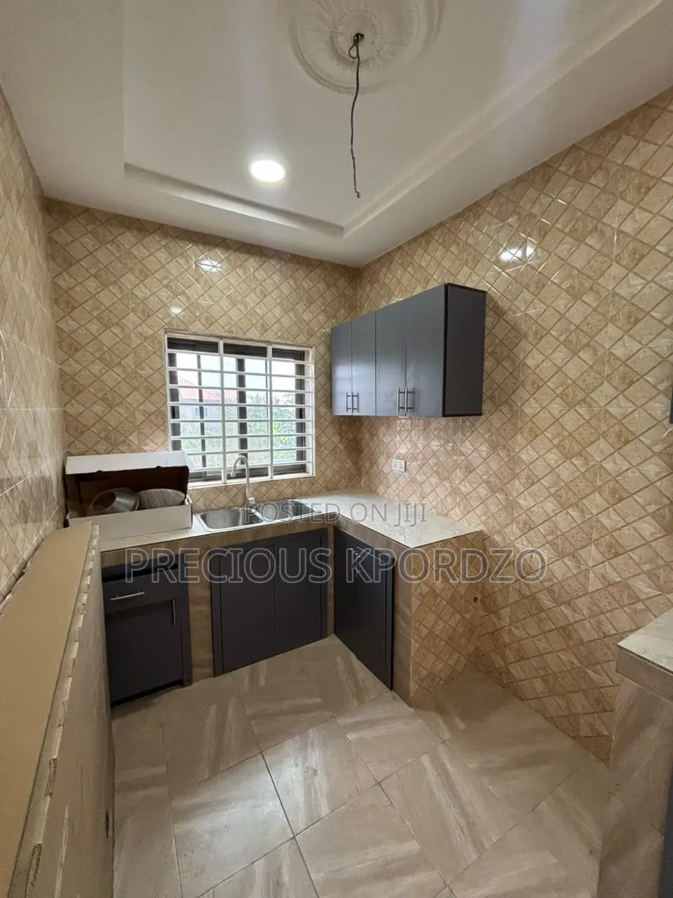 1bdrm Room & Parlour in Lakeside for rent