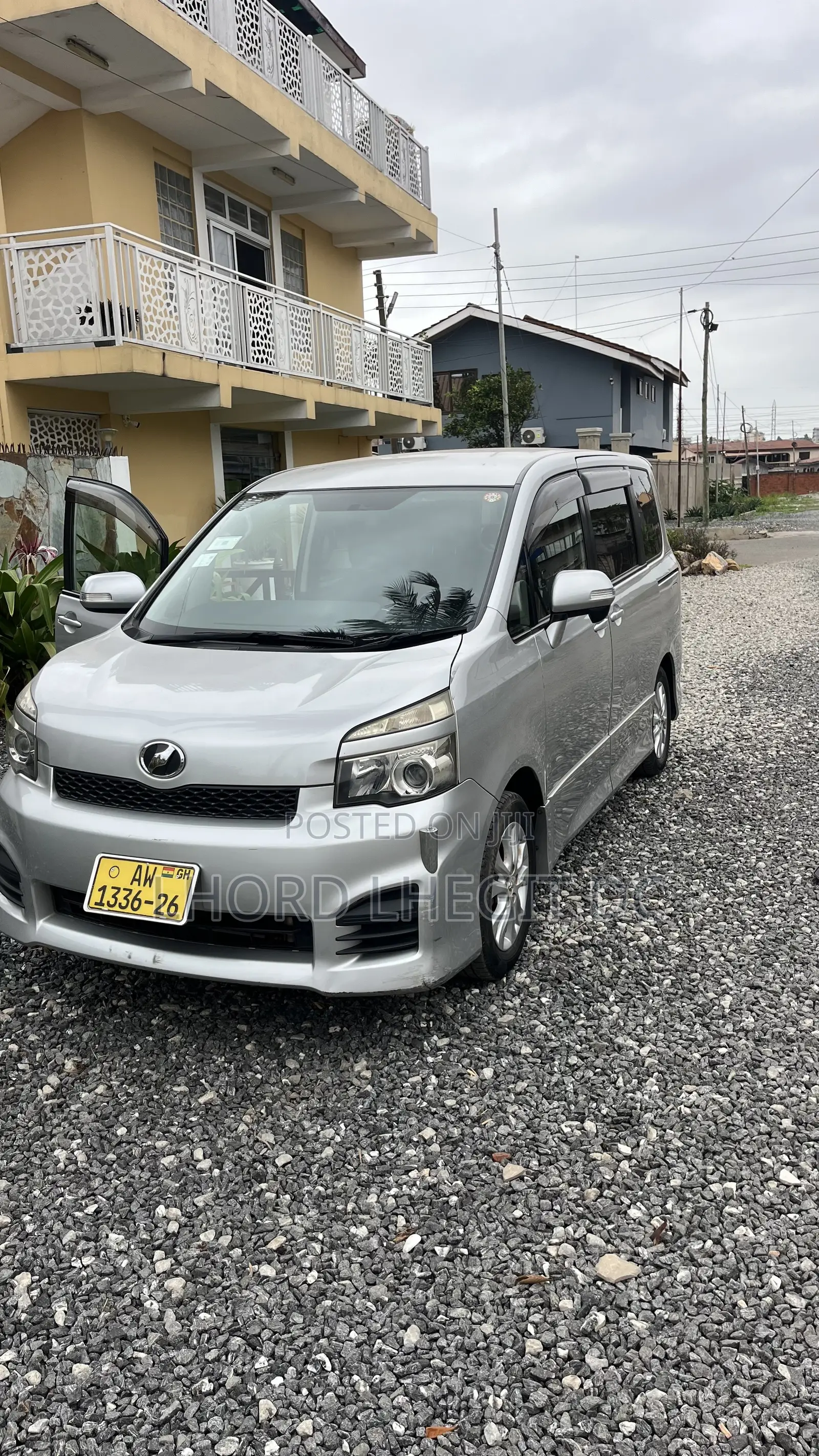 Toyota Voxy X L Edition 2WD 8-Seater 2012 Silver