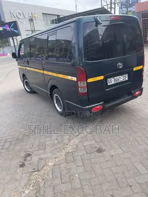 Toyota HiAce 2011 Green