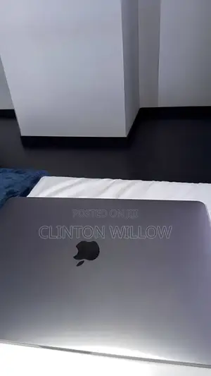 Laptop Apple MacBook Pro 2022 M2 16GB Apple M2 HDD+SSD 512GB