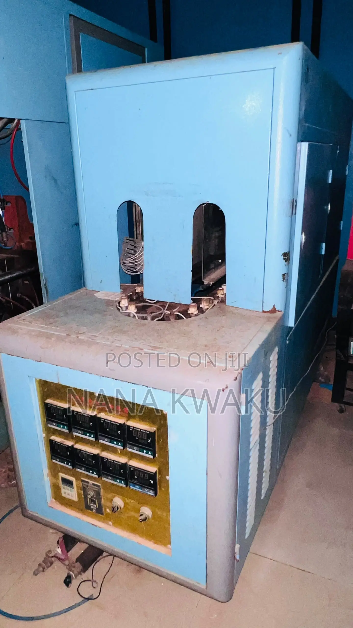 Bottle Blowing Machine With Chiller Twin Cavity