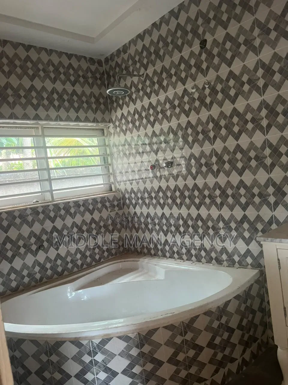 3bdrm House in Middle Man Agency, Kumasi Metropolitan for sale