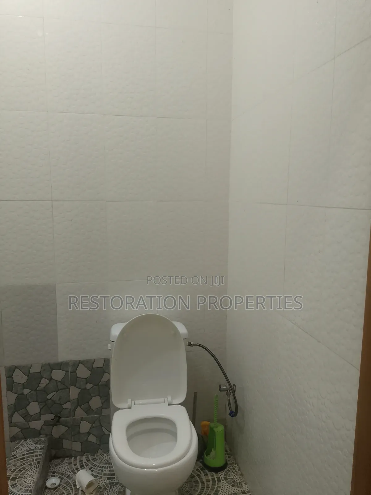 Mini Flat in Adenta, Commandos for rent