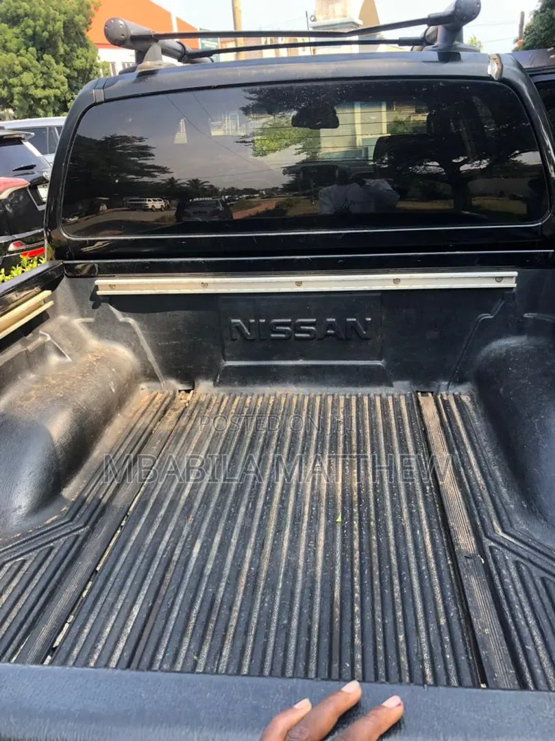 Nissan Navara 2013 Black