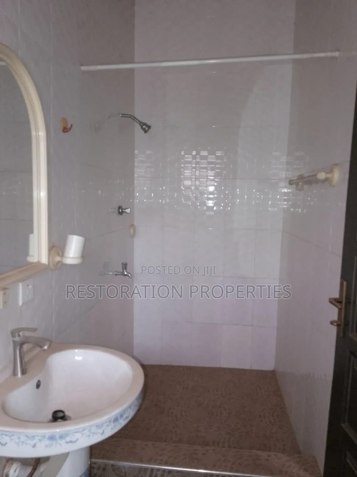 2bdrm Apartment in Adenta Housing Down for rent