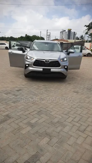 Toyota Highlander 2023 Silver