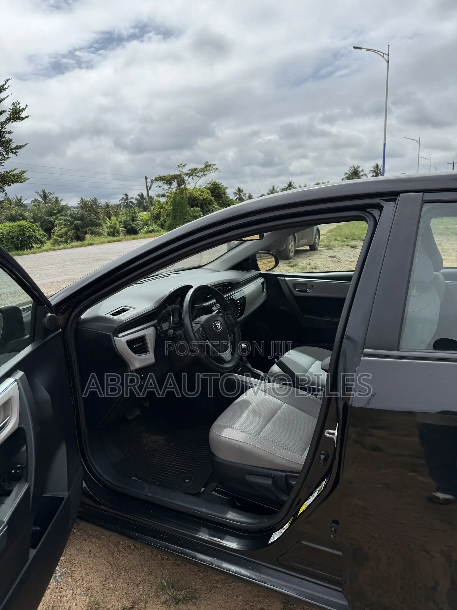 Toyota Corolla LE 4dr Sedan (1.8L 4cyl CVT) 2017 Black