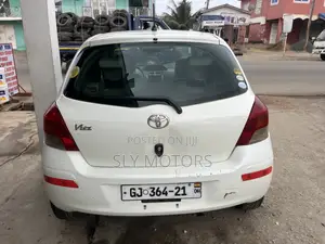 Toyota Vitz 1.3 AWD 3dr 2010 White