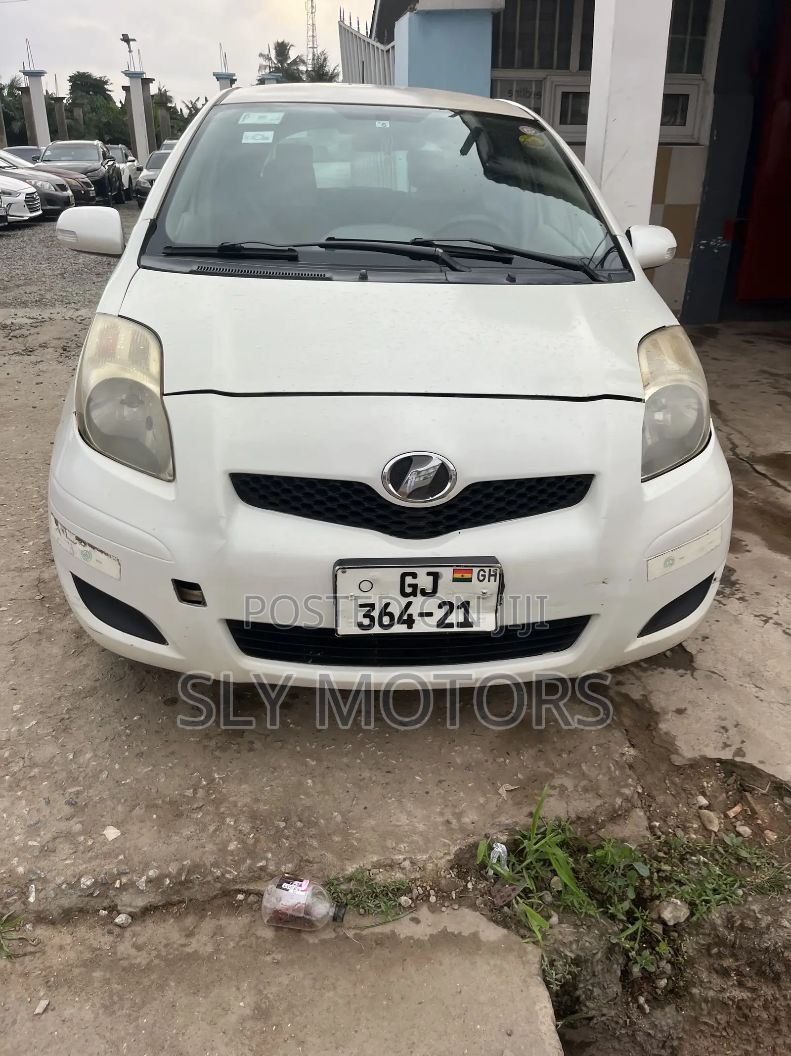 Toyota Vitz 1.3 AWD 3dr 2010 White