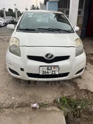 Toyota Vitz 1.3 AWD 3dr 2010 White