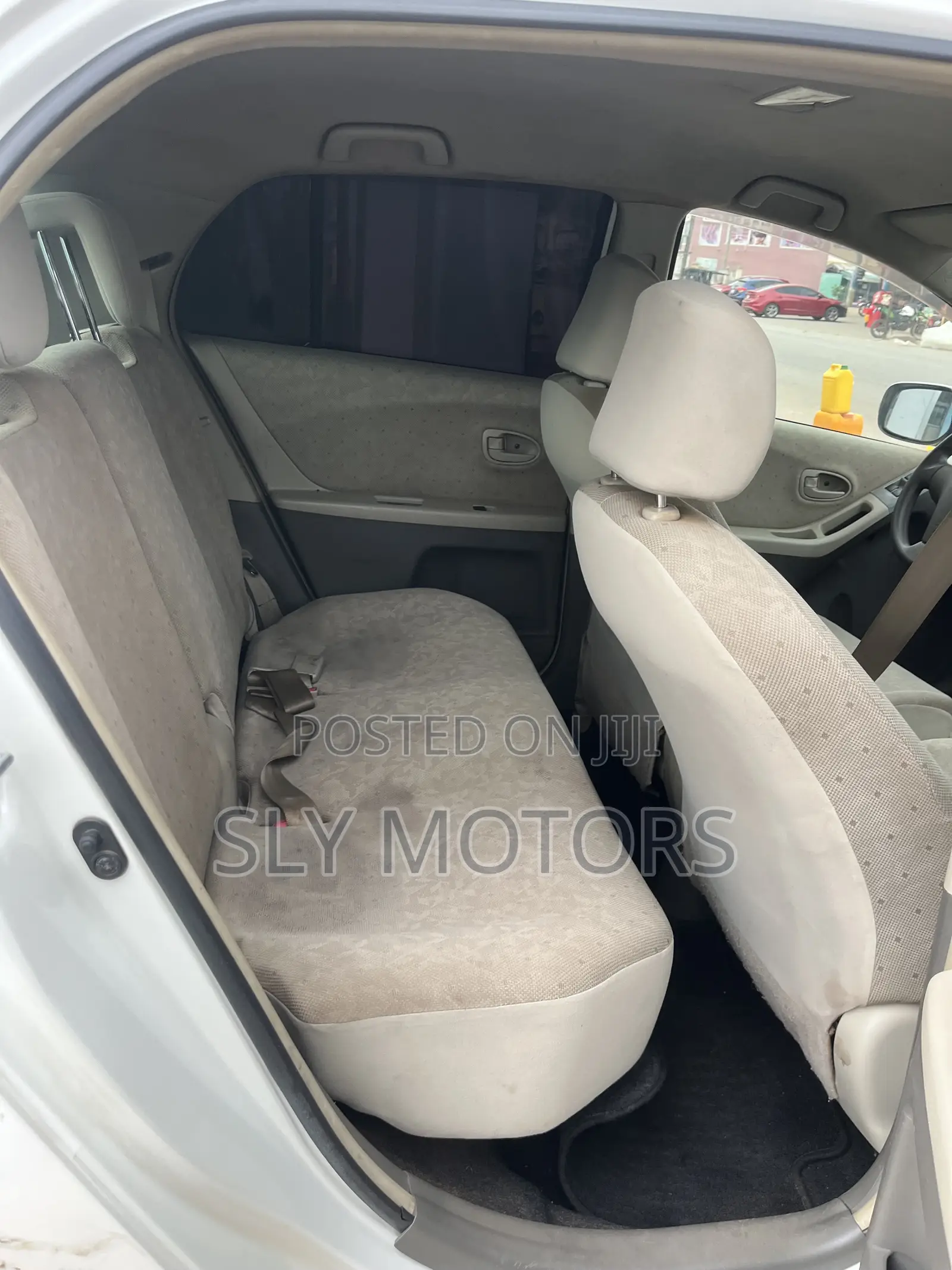 Toyota Vitz 1.3 AWD 3dr 2010 White
