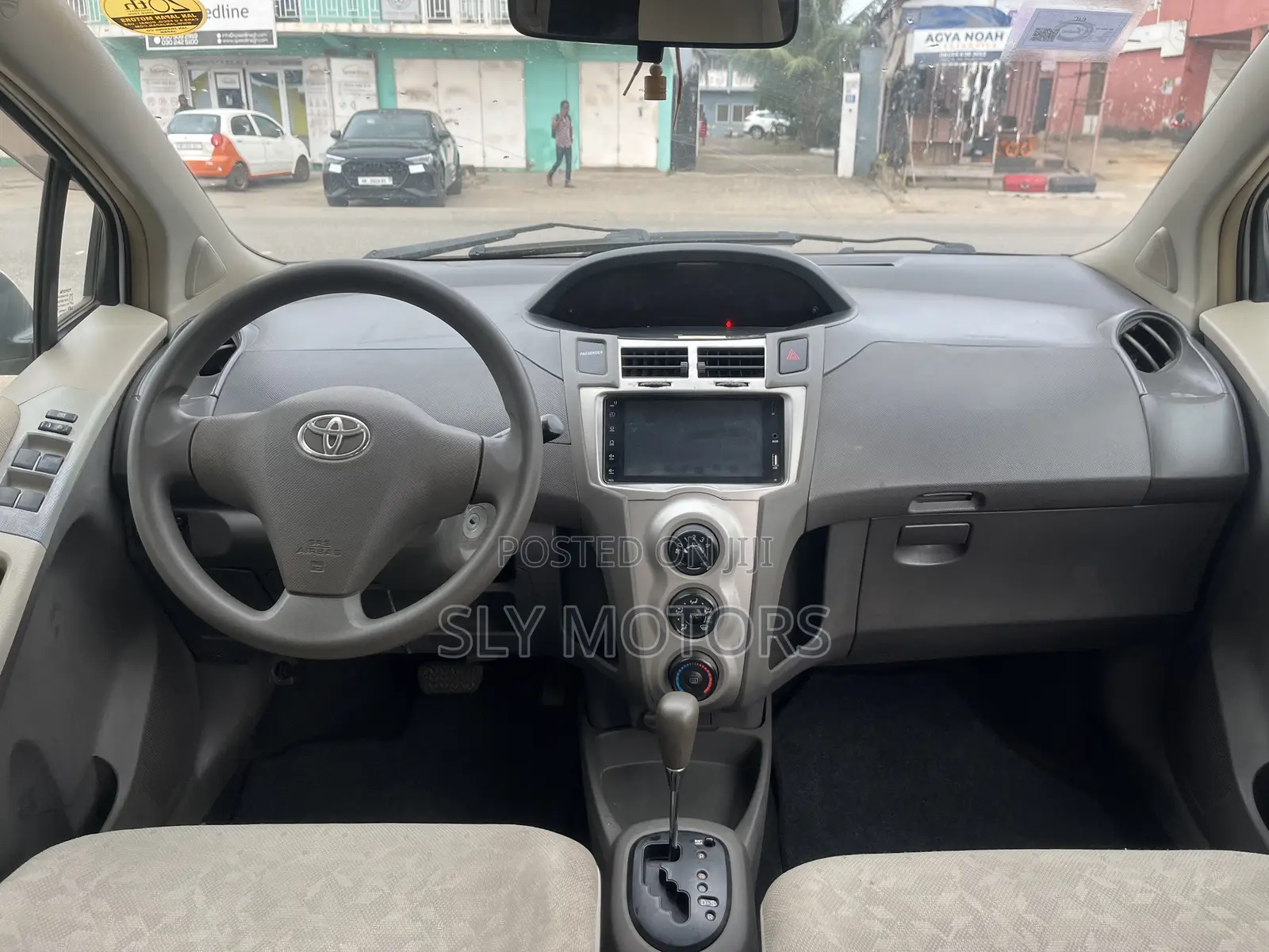 Toyota Vitz 1.3 AWD 3dr 2010 White