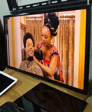 Samsung 32" TV (Model:UE32J4005AK) With Original Remote DVB-T2 Digital