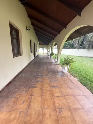 6bdrm House in Tesano Club, Abeka for sale