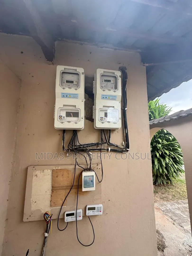 6bdrm House in Tesano Club, Abeka for sale