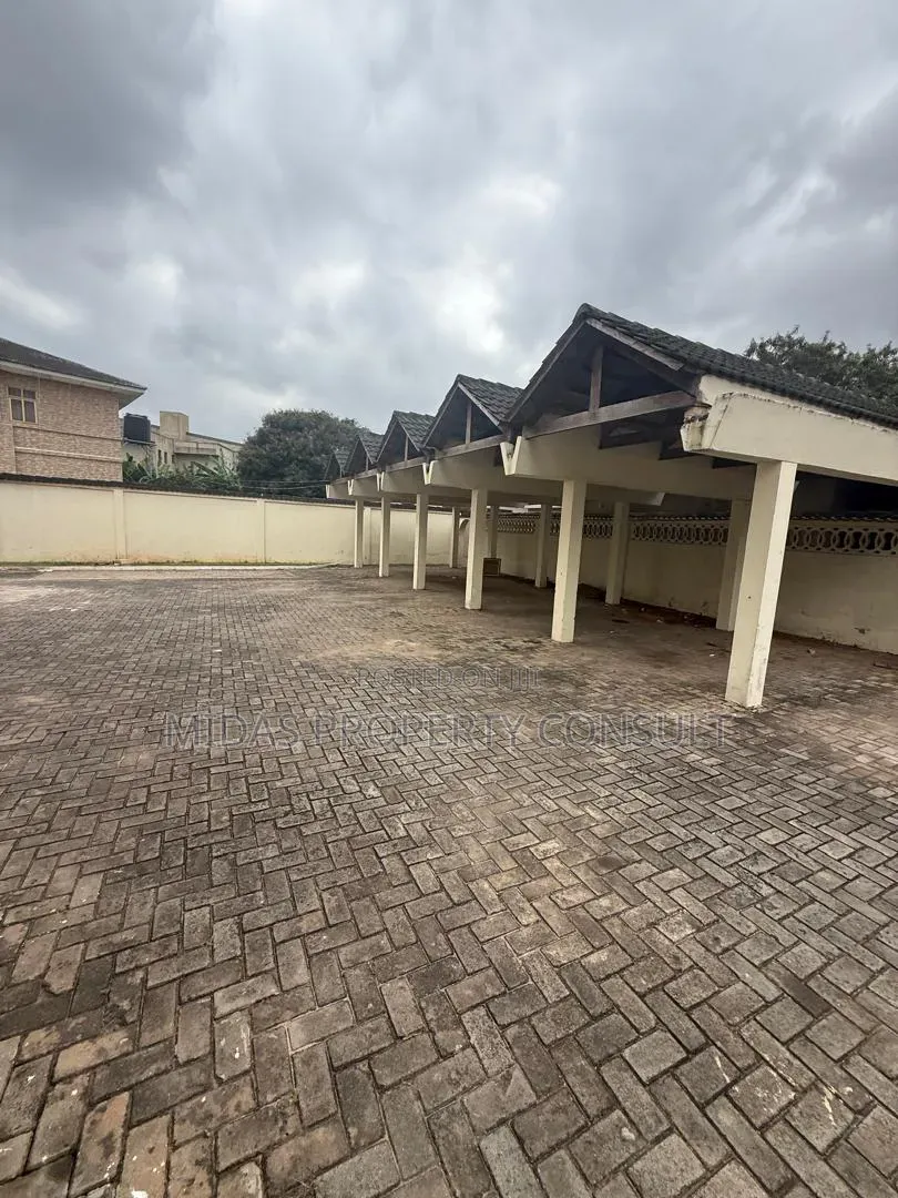 6bdrm House in Tesano Club, Abeka for sale