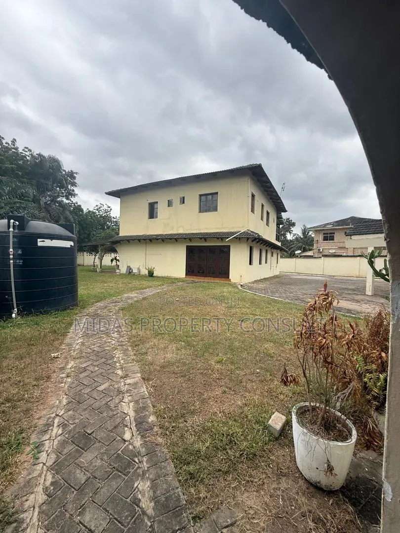 6bdrm House in Tesano Club, Abeka for sale
