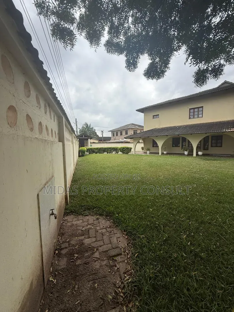 6bdrm House in Tesano Club, Abeka for sale
