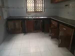 3bdrm House in Sefdard Properties, Ablekuma for rent