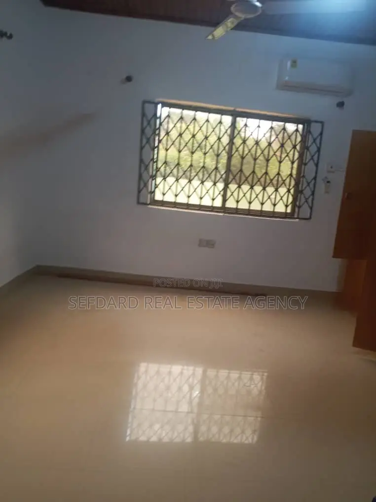 3bdrm House in Sefdard Properties, Ablekuma for rent