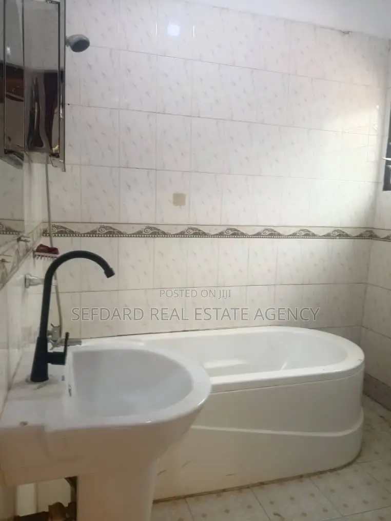 3bdrm House in Sefdard Properties, Ablekuma for rent