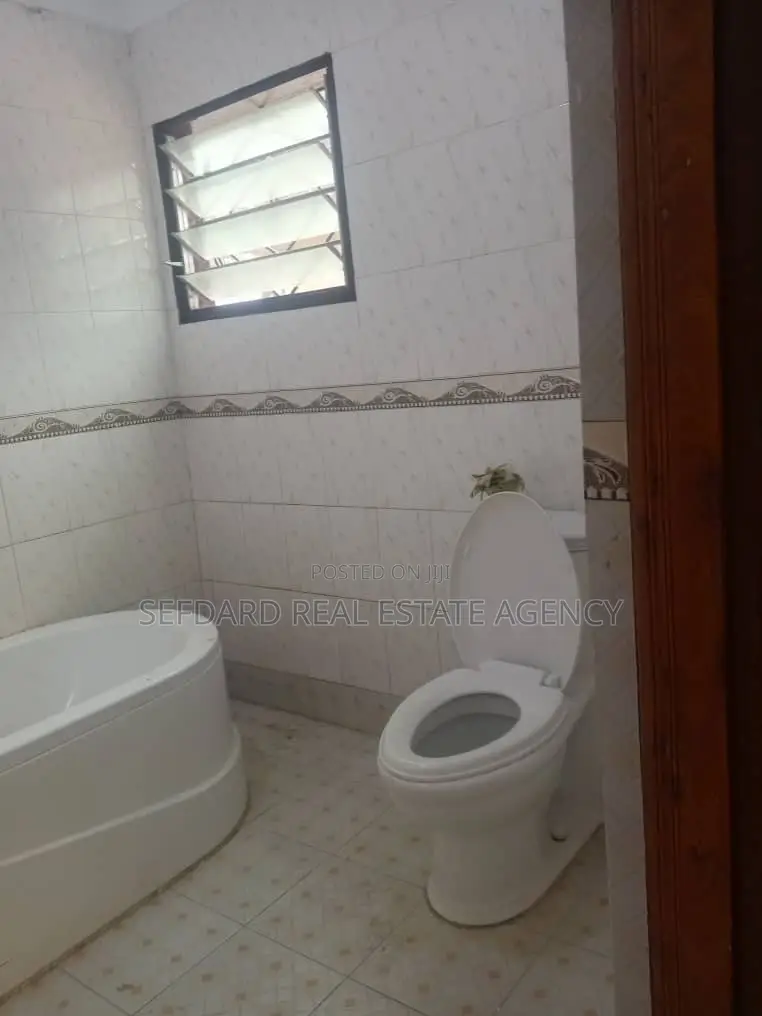 3bdrm House in Sefdard Properties, Ablekuma for rent