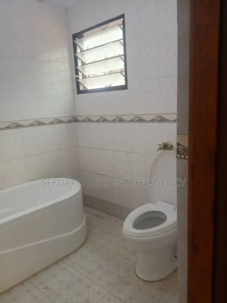 3bdrm House in Sefdard Properties, Ablekuma for rent