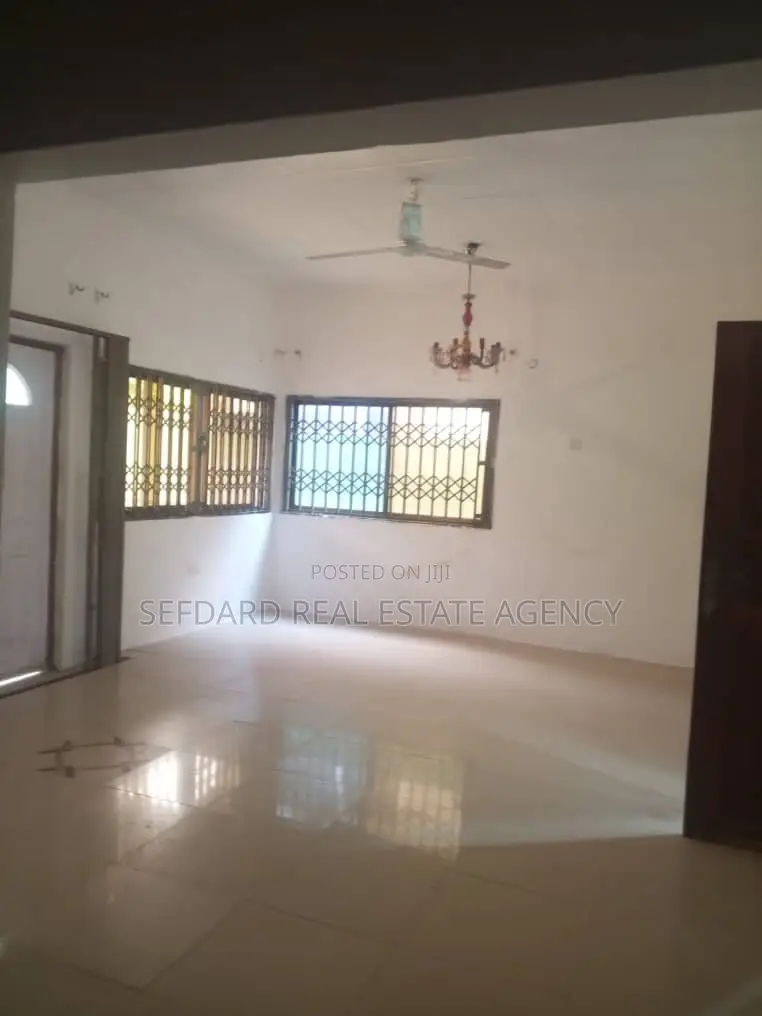 3bdrm House in Sefdard Properties, Ablekuma for rent