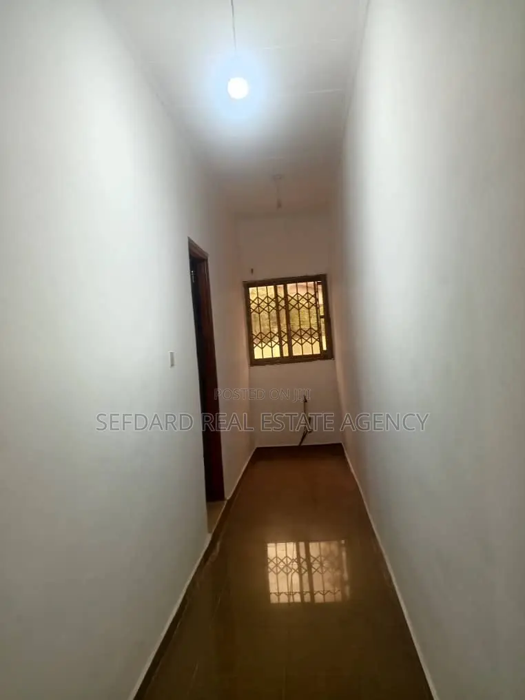 3bdrm House in Sefdard Properties, Ablekuma for rent