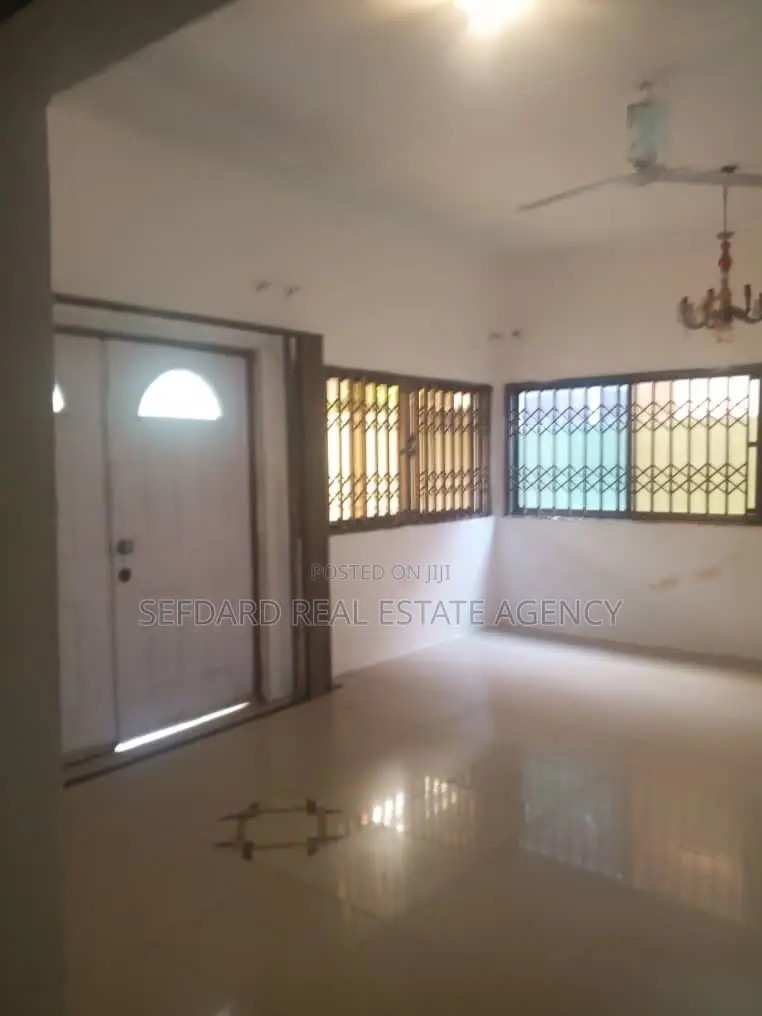 3bdrm House in Sefdard Properties, Ablekuma for rent