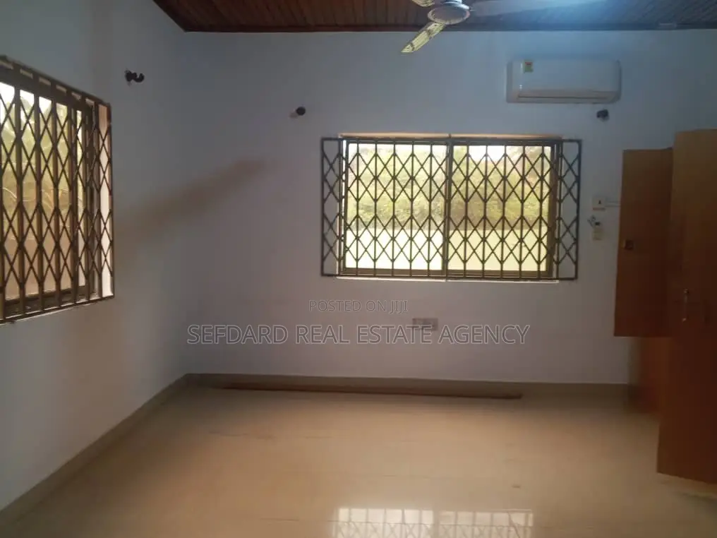 3bdrm House in Sefdard Properties, Ablekuma for rent