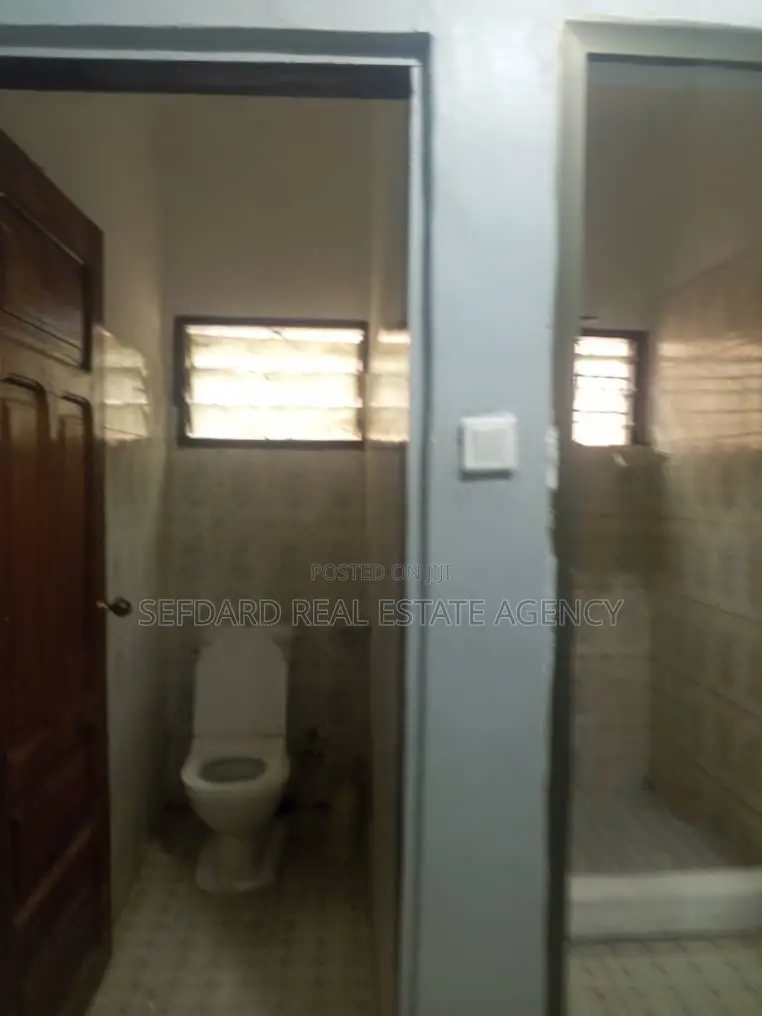 3bdrm House in Sefdard Properties, Ablekuma for rent