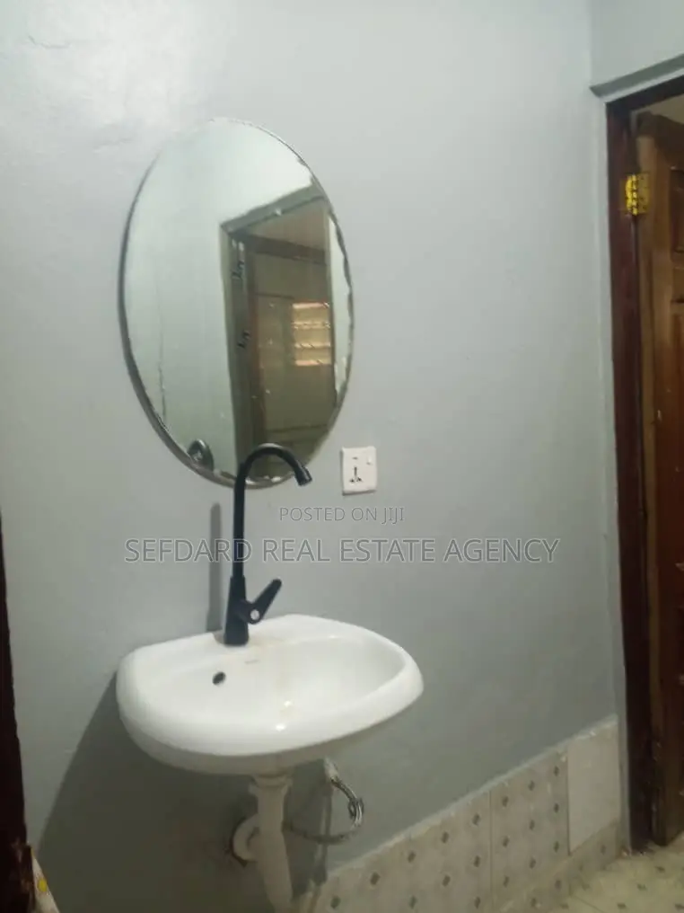3bdrm House in Sefdard Properties, Ablekuma for rent