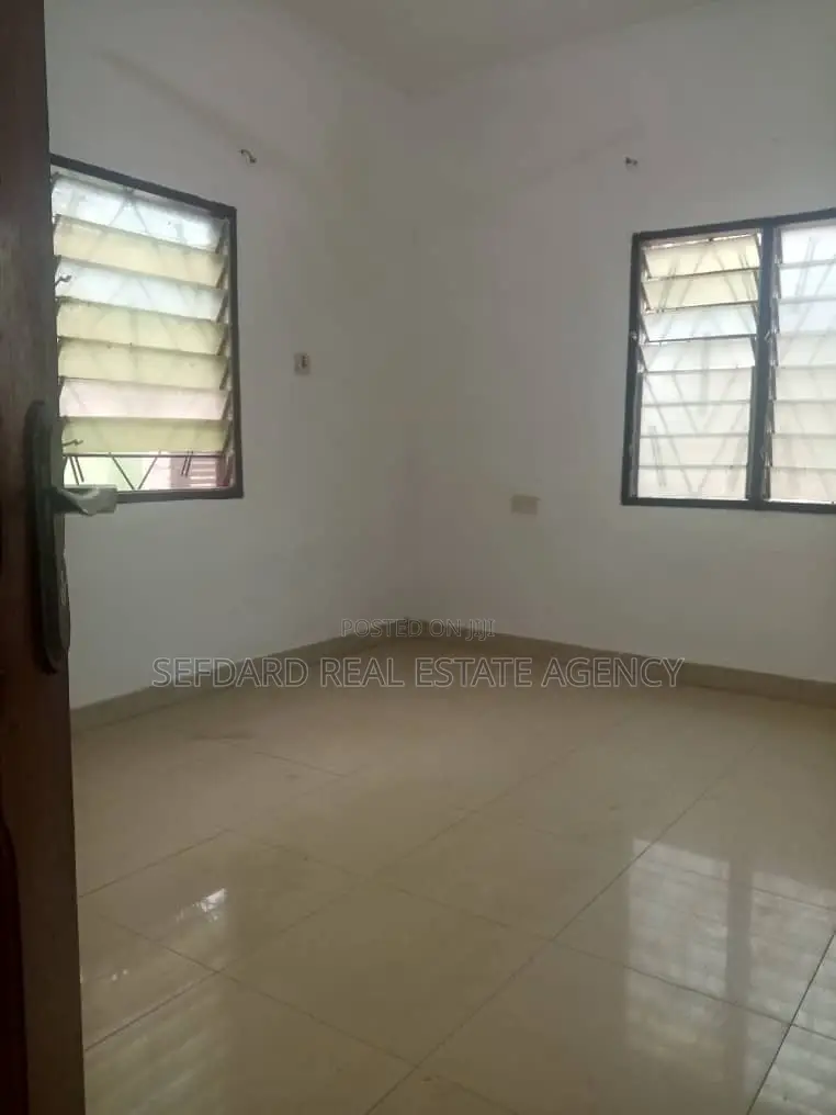 3bdrm House in Sefdard Properties, Ablekuma for rent