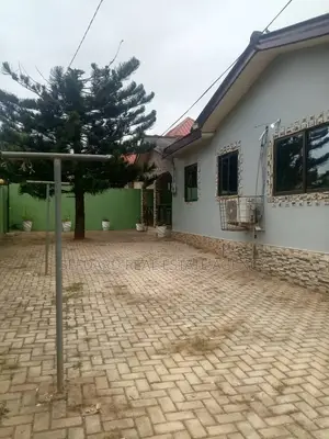 3bdrm House in Sefdard Properties, Ablekuma for rent