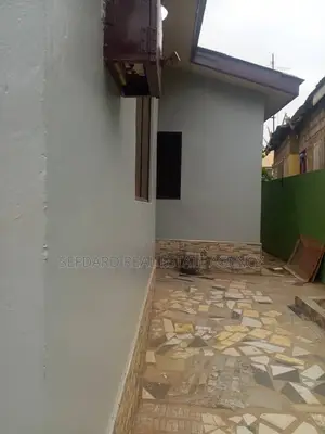 3bdrm House in Sefdard Properties, Ablekuma for rent