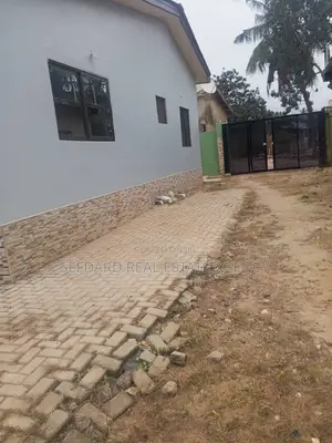 3bdrm House in Sefdard Properties, Ablekuma for rent